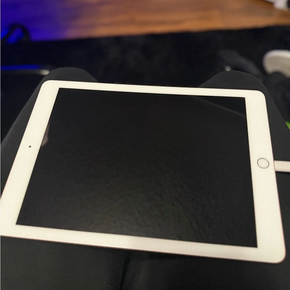 Apple Tablet - Elegant Gold Finish